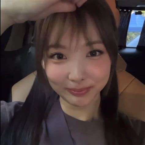 Nayeon bangs .